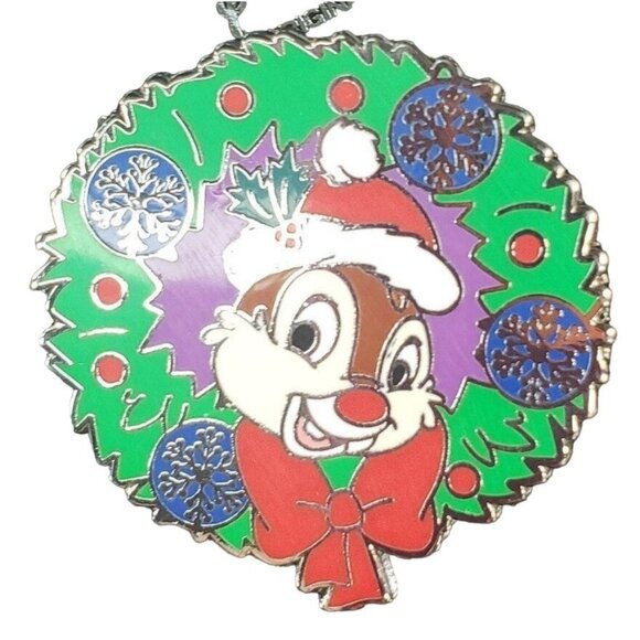 Disney Dale Santa Trading Pin Chipmunk Christmas Wreath Badge Brooch Lapel Pin - Picture 1 of 5
